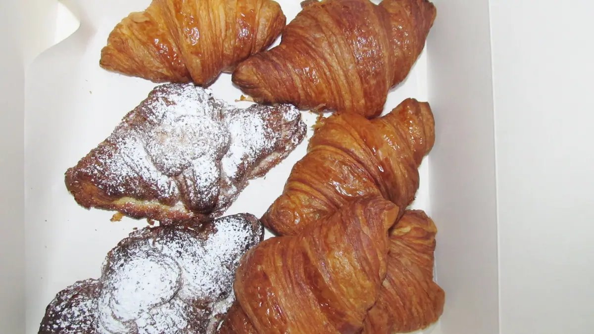 Cakes and Cream Cromwell Road – patisserie in Somerton, Newport